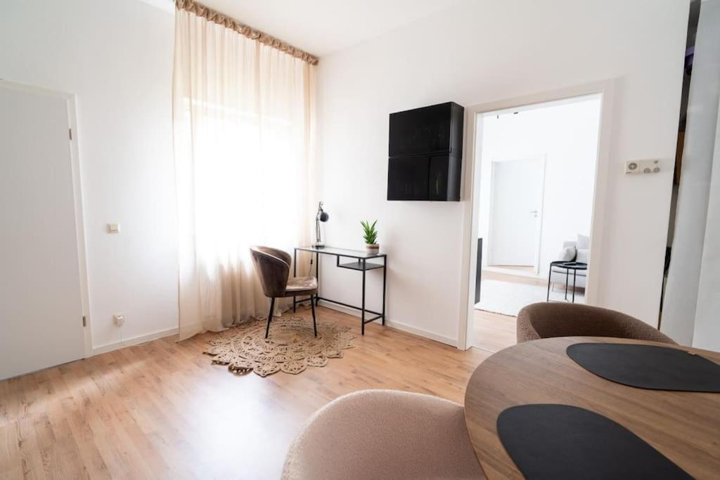 Wohnung Naehe Stadtzentrum Mit Wohnzimmer Und Kueche Koblenz  Eksteriør bilde